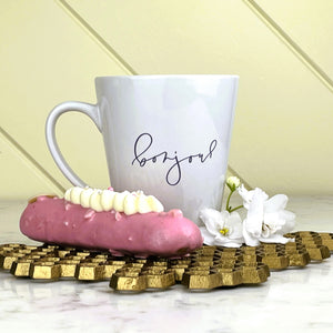 This white latte mug comes with two lavender coloured graphics printed on it, with "bonjour" one one side and the Effiel Tower surrounded by a wreath of flowers on the other: L'Abeille Française