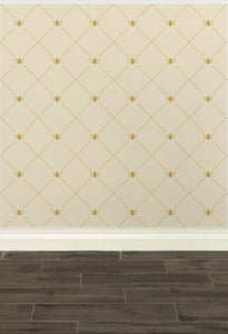 Stylized gold-coloured bees intersecting diagnonal lines on a cream-coloured wallpaper: L'Abeille Française